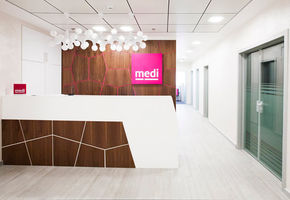 The new NAYADA Intero-400 partitions system in the office of Medi