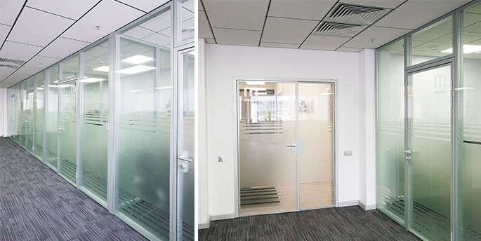 Photo The new NAYADA Intero-400 partitions system in the office of Medi
