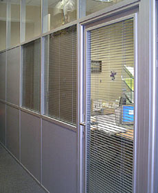 Anodized profile in NAYADA partitions
