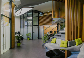 Eco-style and deconstructivism for inspiration: Office for an IT company in Rostov-on-Don