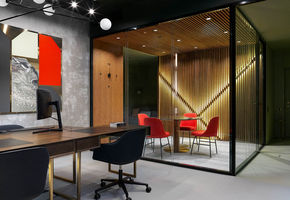 51 sq. m office & apartments: laconism and geometric highlights