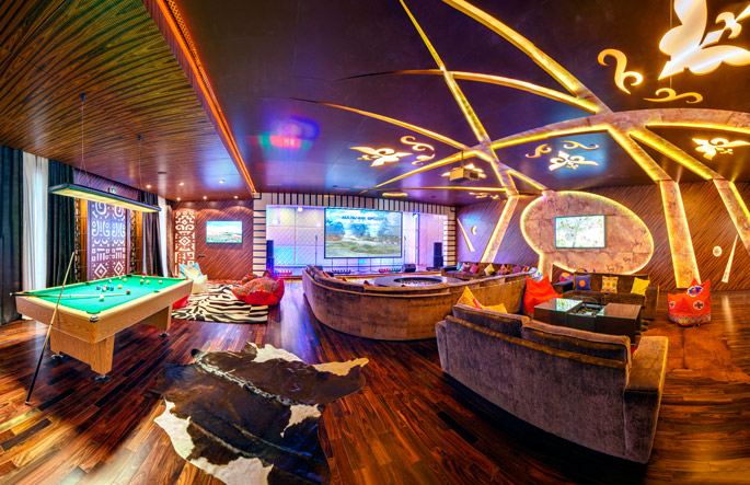 Photo Custom integrated solutions: NAYADA products in a private music club