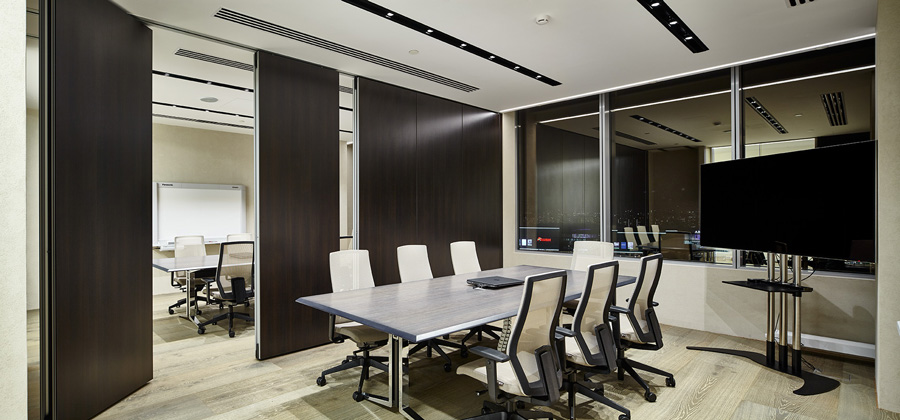 Photo Modern business classic designs in meeting rooms: NAYADA for the Daichi Office