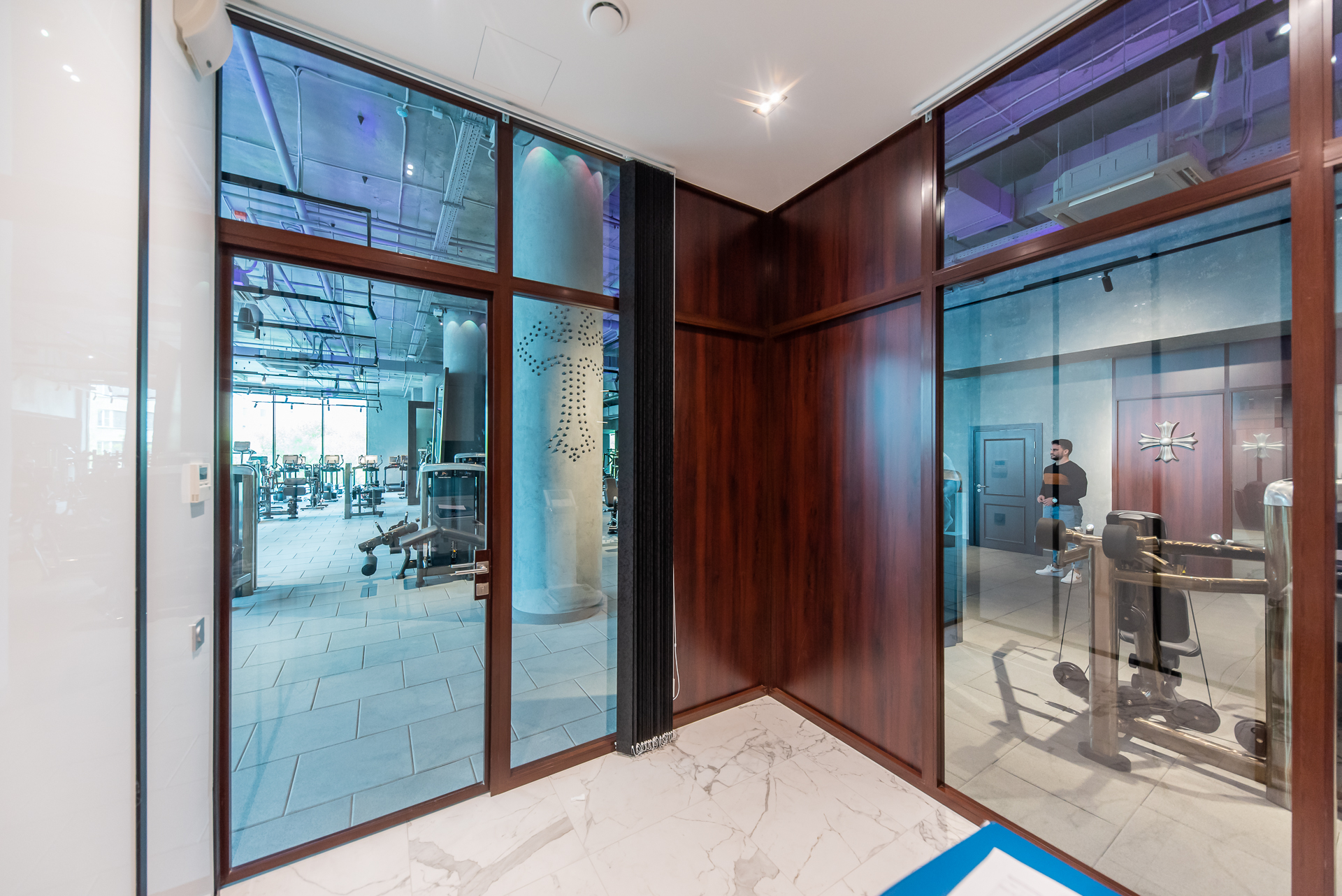 Офисные перегородки и двери Наяда в проекте для фитнес клуба Anvi