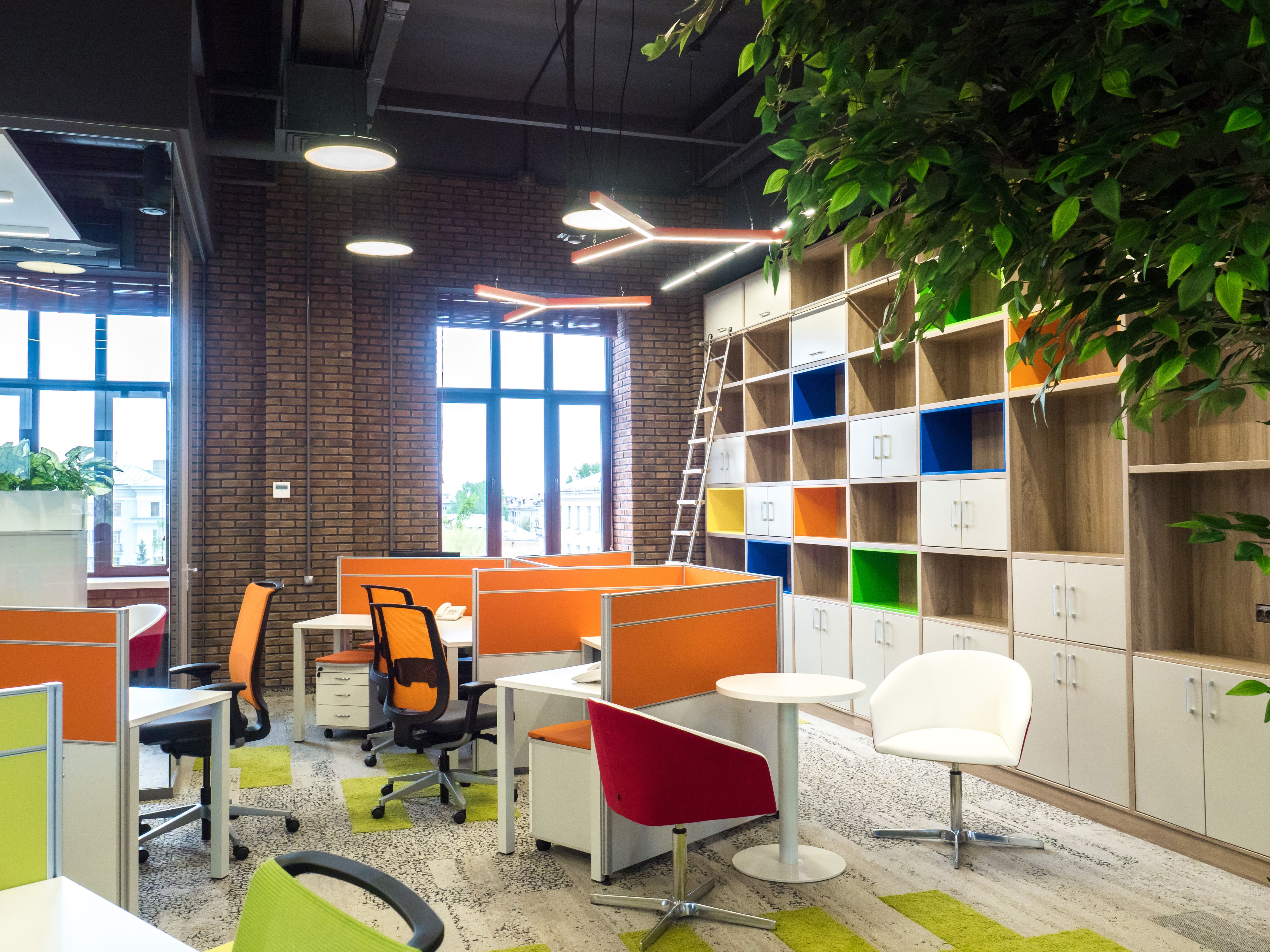 Офис интеграция. Яркий офис. Дизайн кабинета яркий. Яркий дизайн офиса. Наяда мебель.