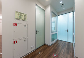 Двери Intero W in project Nayada установила перегородки NAYADA-Intero и двери NAYADA в клинику Upgrade Dental Clinic