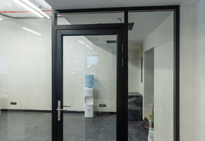 Doors VITRAGE I,II in project Nayada установила перегородки NAYADA-Standart в офисе TRITONGEAR