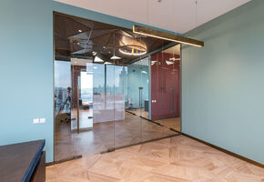 All-glass doors in project Проект Nayada по установке систем перегородок, проектной мебели и акустических потолков в офис «Юникорн»