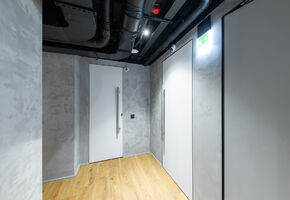 Fire-resistant glazed doors in project Проект Nayada по установке системы перегородок в салон груминга